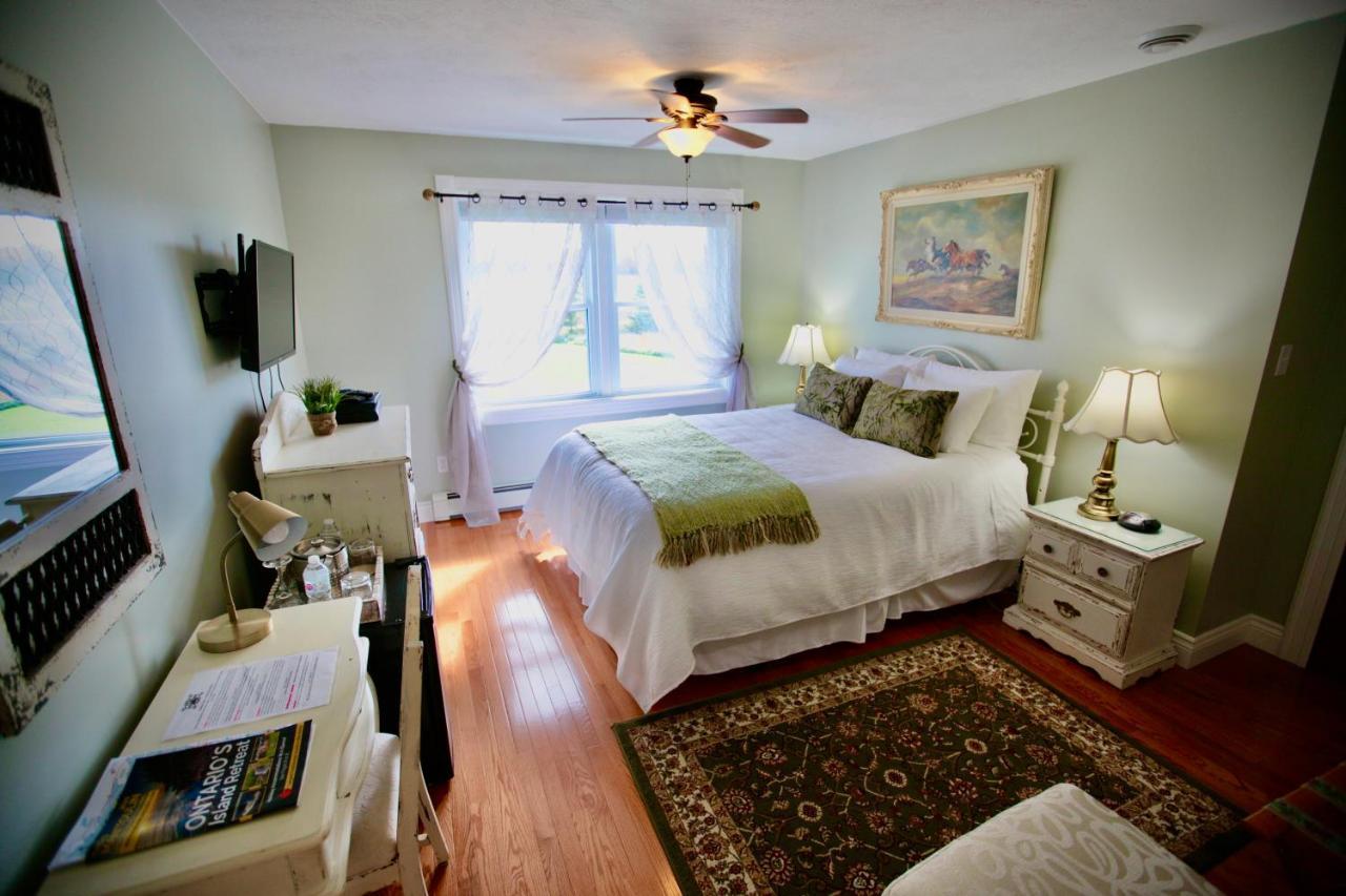 Twin Peaks B&B Mindemoya Chambre photo